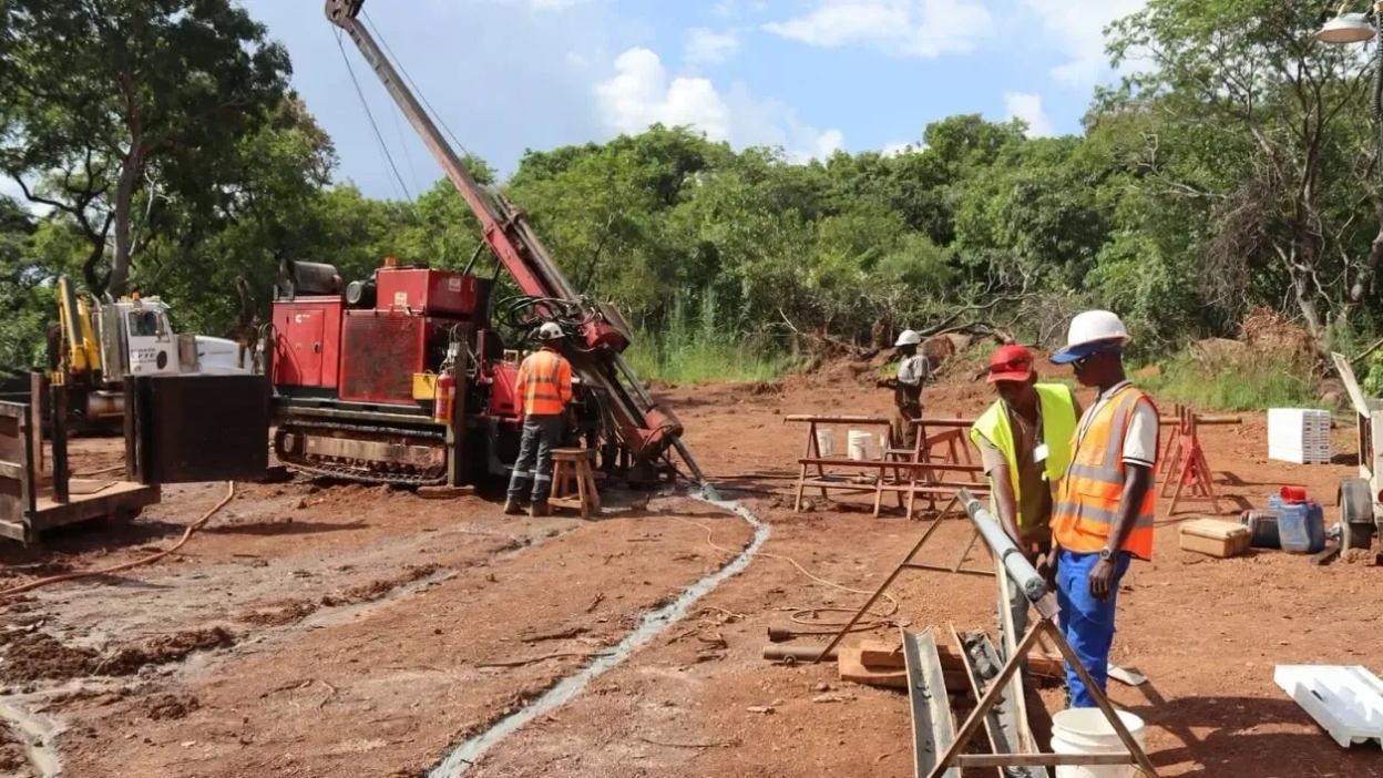 Robex Resources vierte el Primer Oro en Kiniéro según el calendario y el presupuesto