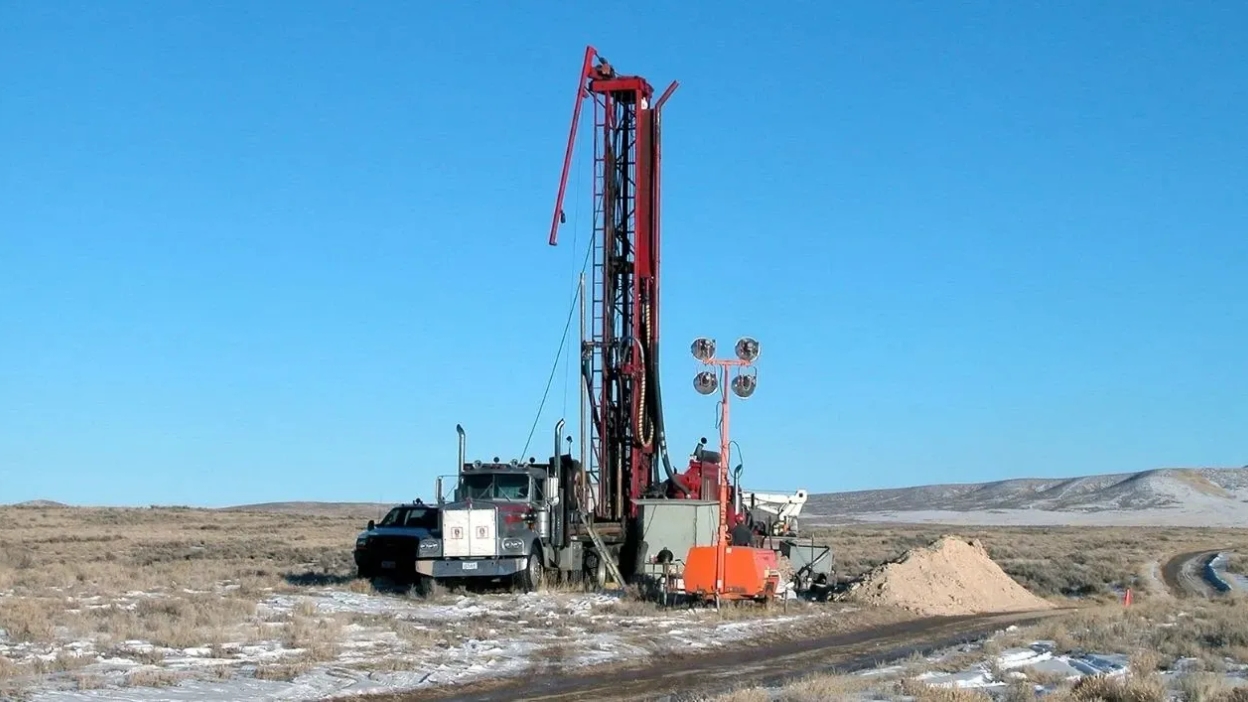 Roxmore Resources Amplía Significativamente la Posición de Terreno en el Proyecto Oro Converse en un 70%