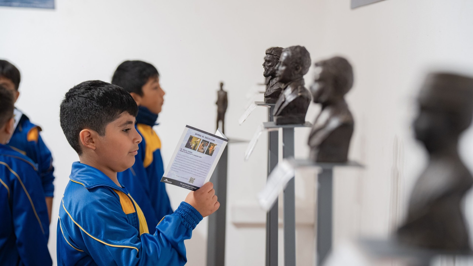Sala de Arte Casa Collahuasi recibe casi 8 mil visitantes con exposición “Grandes Personajes de Nuestra Historia Naval”