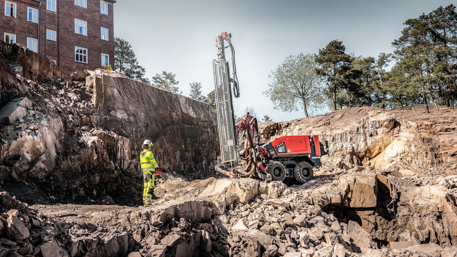 Sandvik lanza el Commando DC310RiE, su primera perforadora eléctrica