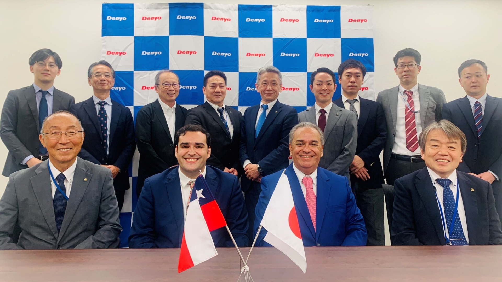 Schwager firma convenio con empresa japonesa para impulsar minería en el cono sur