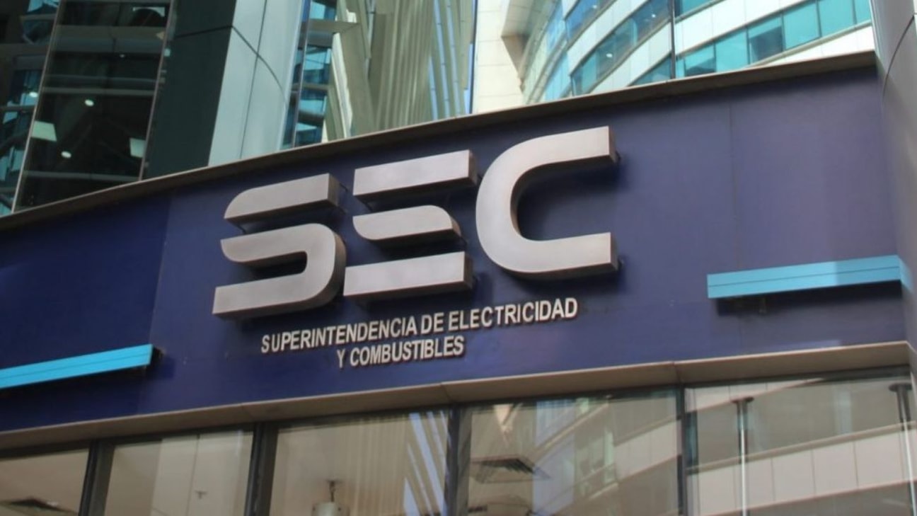 SEC impone multas millonarias a empresas eléctricas por fallos en servicio: CGE lidera con sanciones que superan los $1.372 millones
