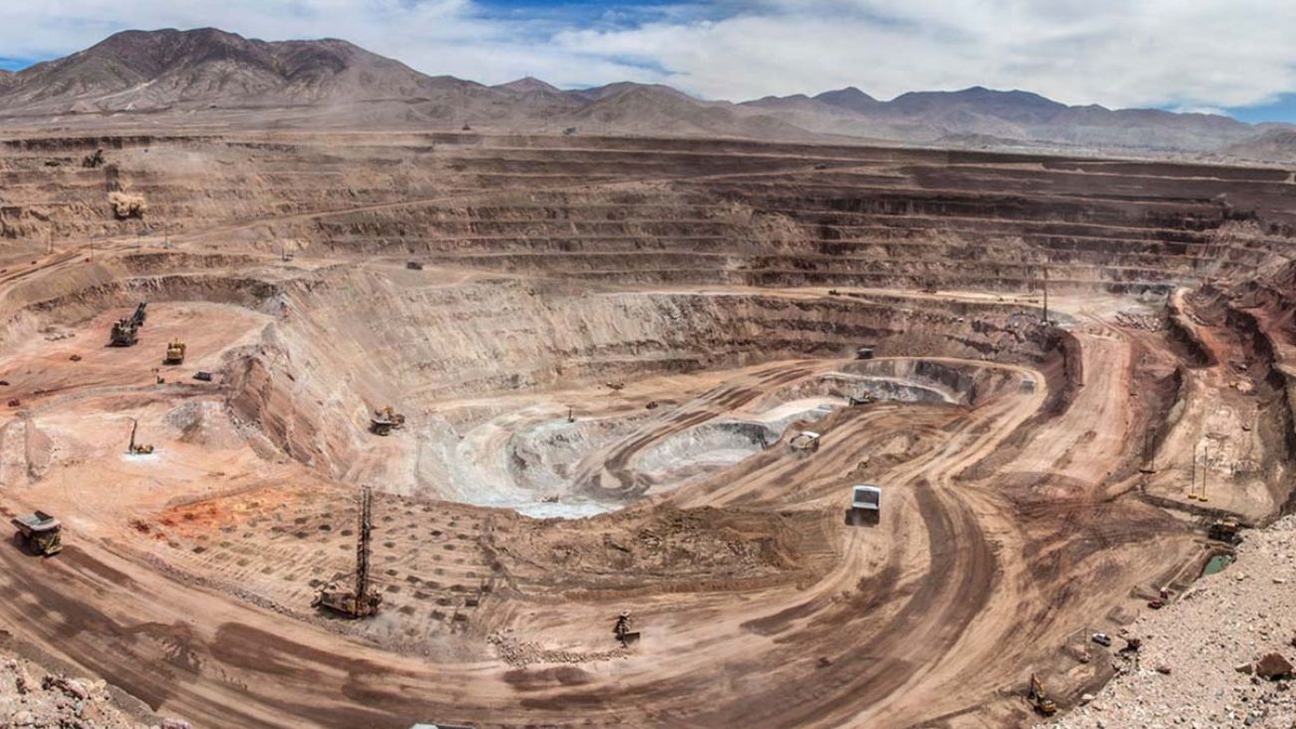 Smart Road en División Ministro Hales logra reducción del 16% en emisiones y optimiza uso de agua en operaciones mineras