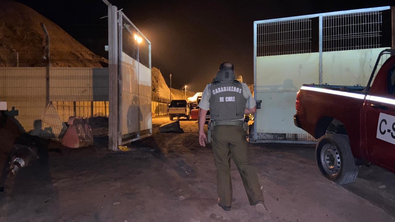 Sorprenden a seis individuos robando cátodos de cobre en minera de Antofagasta