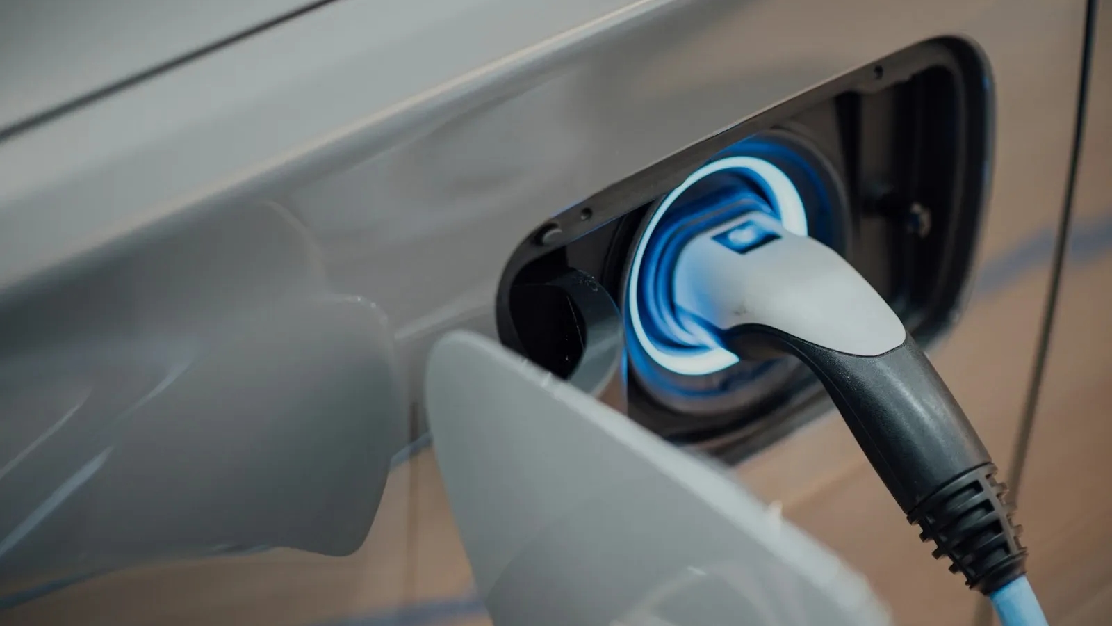 Tecnología limpia china: 349.000 autos electrificados salieron al mundo y el shock del Golfo abrió una oportunidad impensada