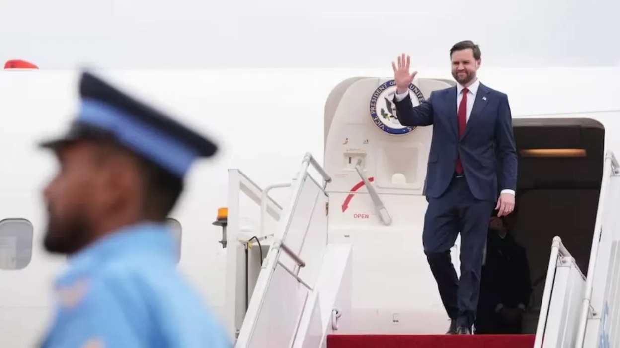Tensión entre la Casa Blanca y el Vaticano escala: JD Vance cuestiona al Papa y defiende ofensiva militar
