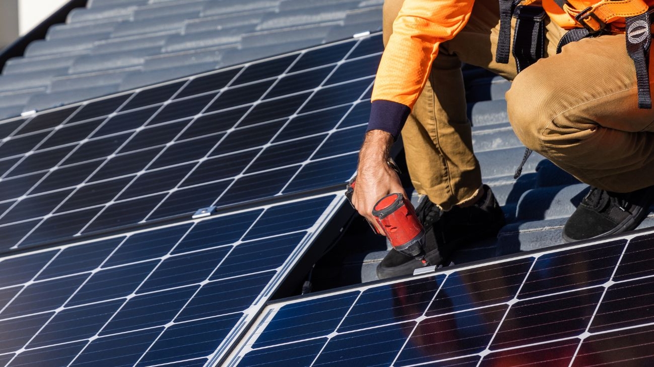 Tierra Amarilla avanza en sostenibilidad con nuevos kits fotovoltaicos residenciales impulsados por Minera Candelaria