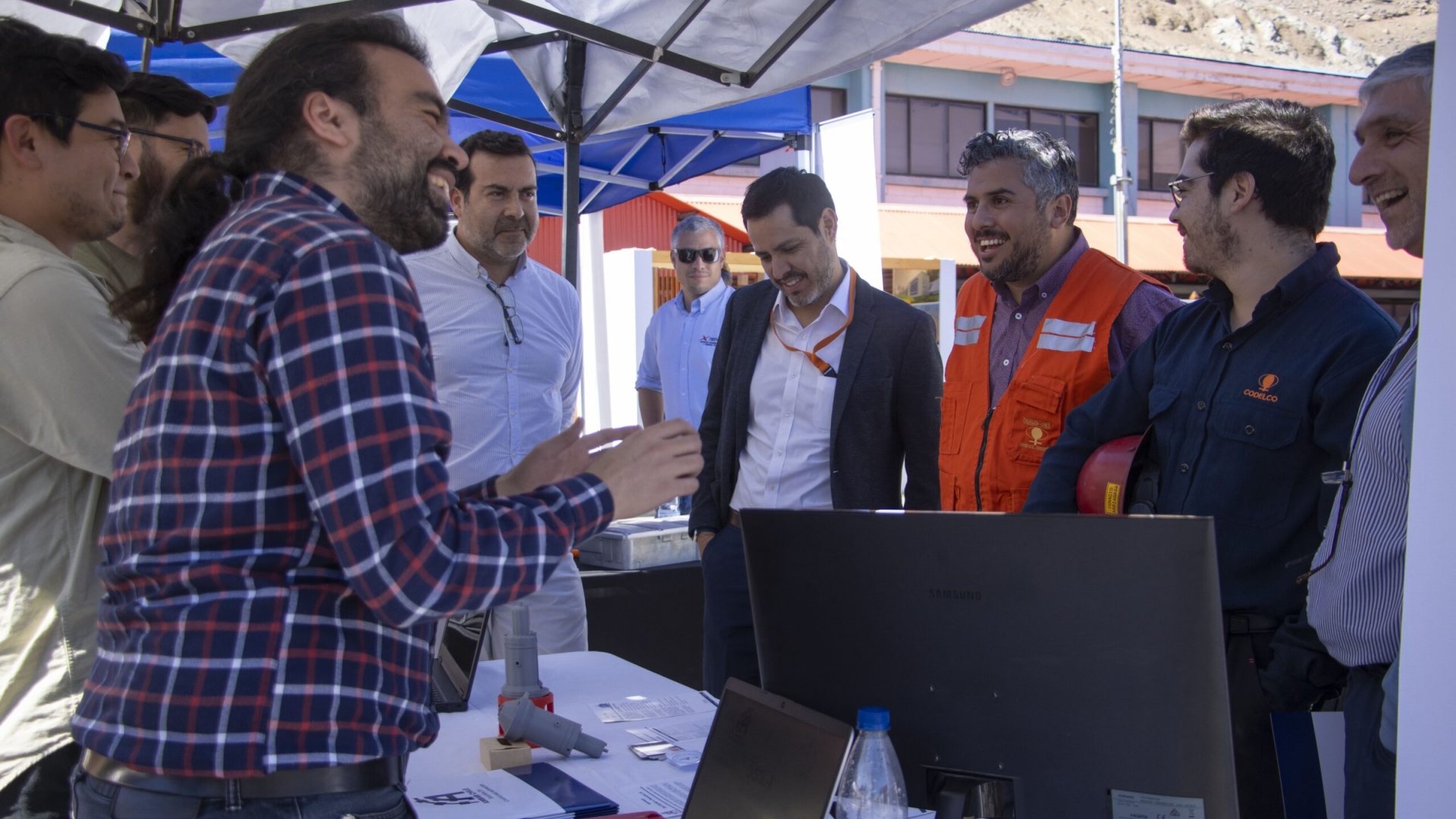 Trabajadores, académicos y empresas se reunieron en la segunda Feria de Eficiencia Energética organizada por División El Teniente