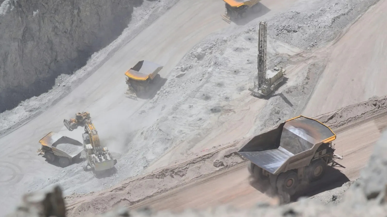 Antofagasta Minerals activa más de 15 vacantes en minería: revisa los cargos disponibles en Coquimbo y Antofagasta