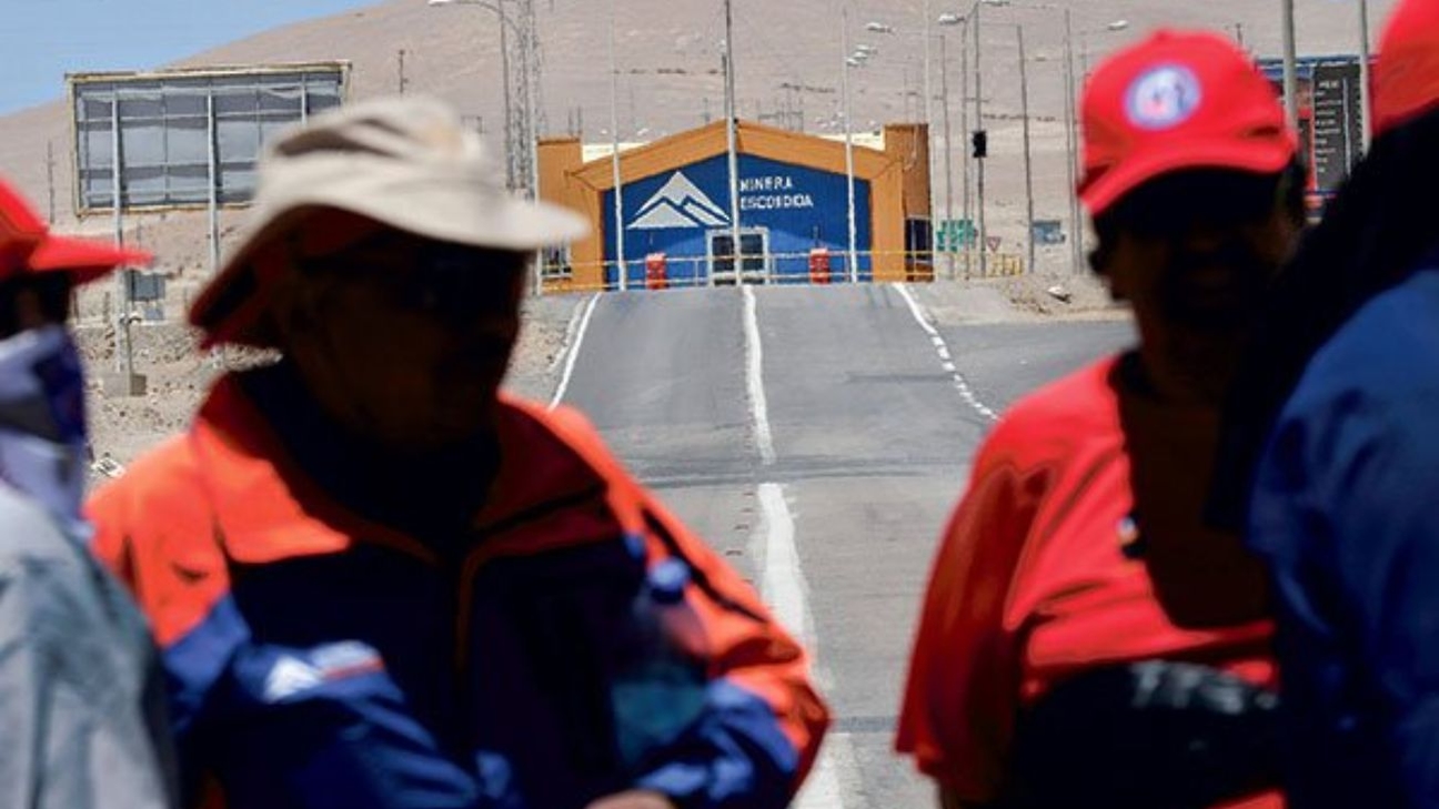 Tribunal Revoca Embargo de $8.5 Millones y Ordena Devolución de Bonos a 105 Trabajadores de Minera Escondida