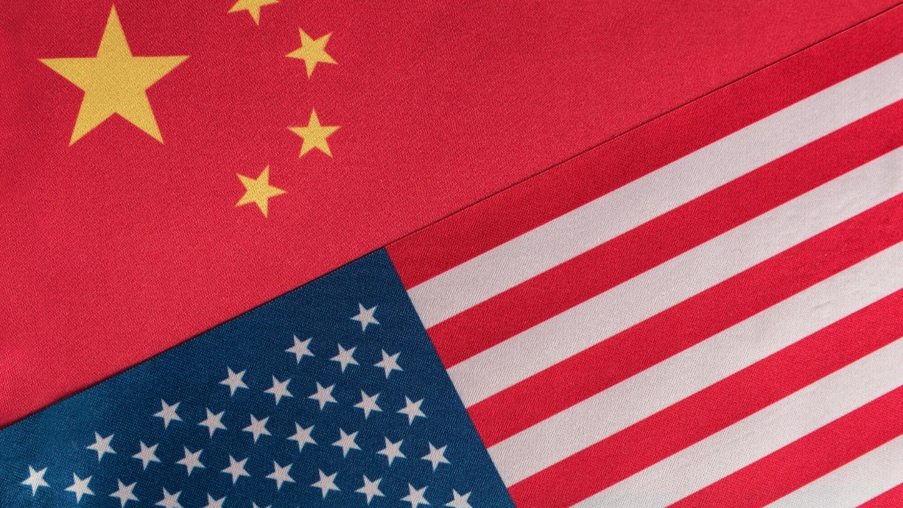Trump Escala Tensión Comercial: Amenaza con Impuesto del 50% a Productos Chinos en Respuesta a Aranceles