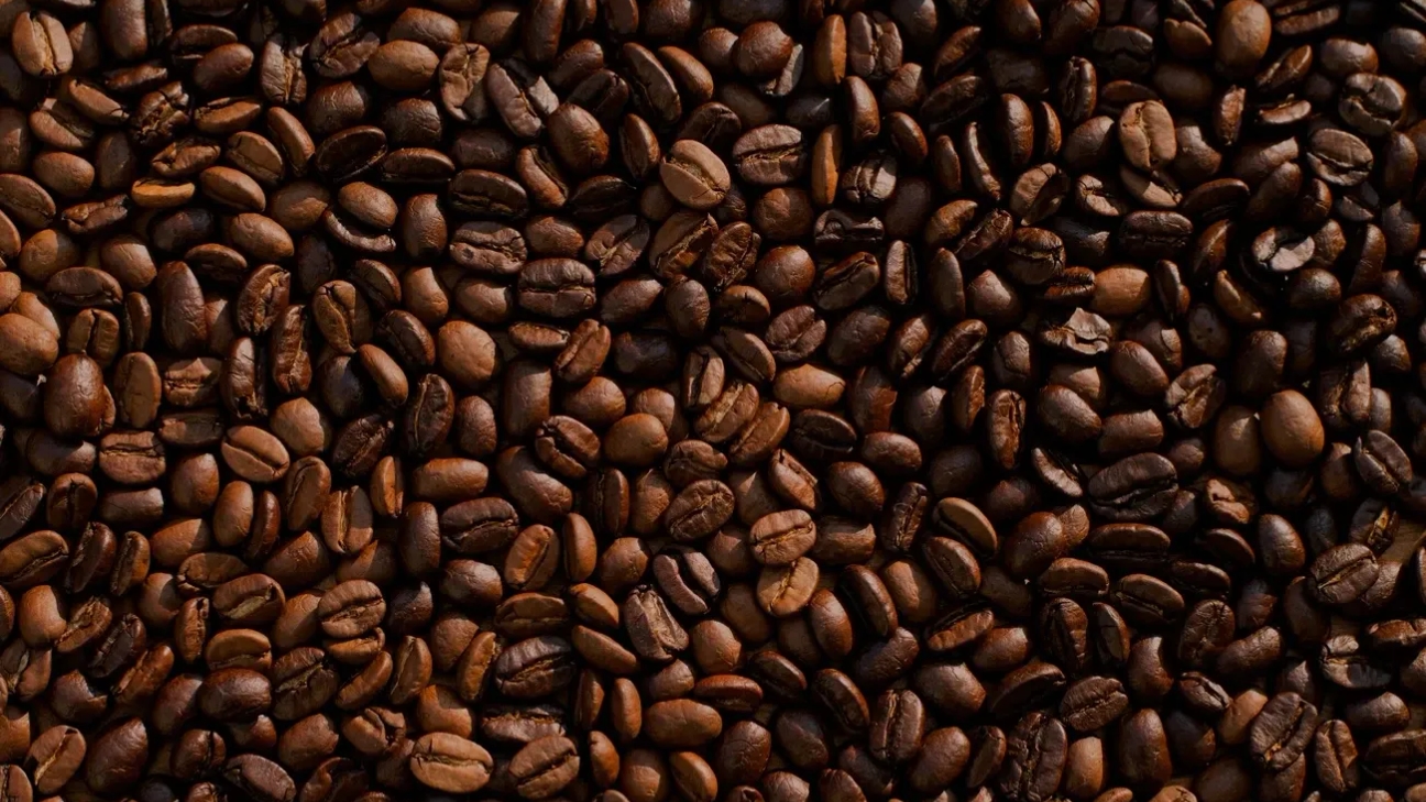 Estudio revela que el café, incluso descafeinado, mejora el bienestar emocional y cognitivo