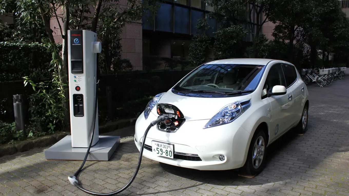 Vehículos eléctricos en Europa: ahorro clave frente a la crisis del petróleo