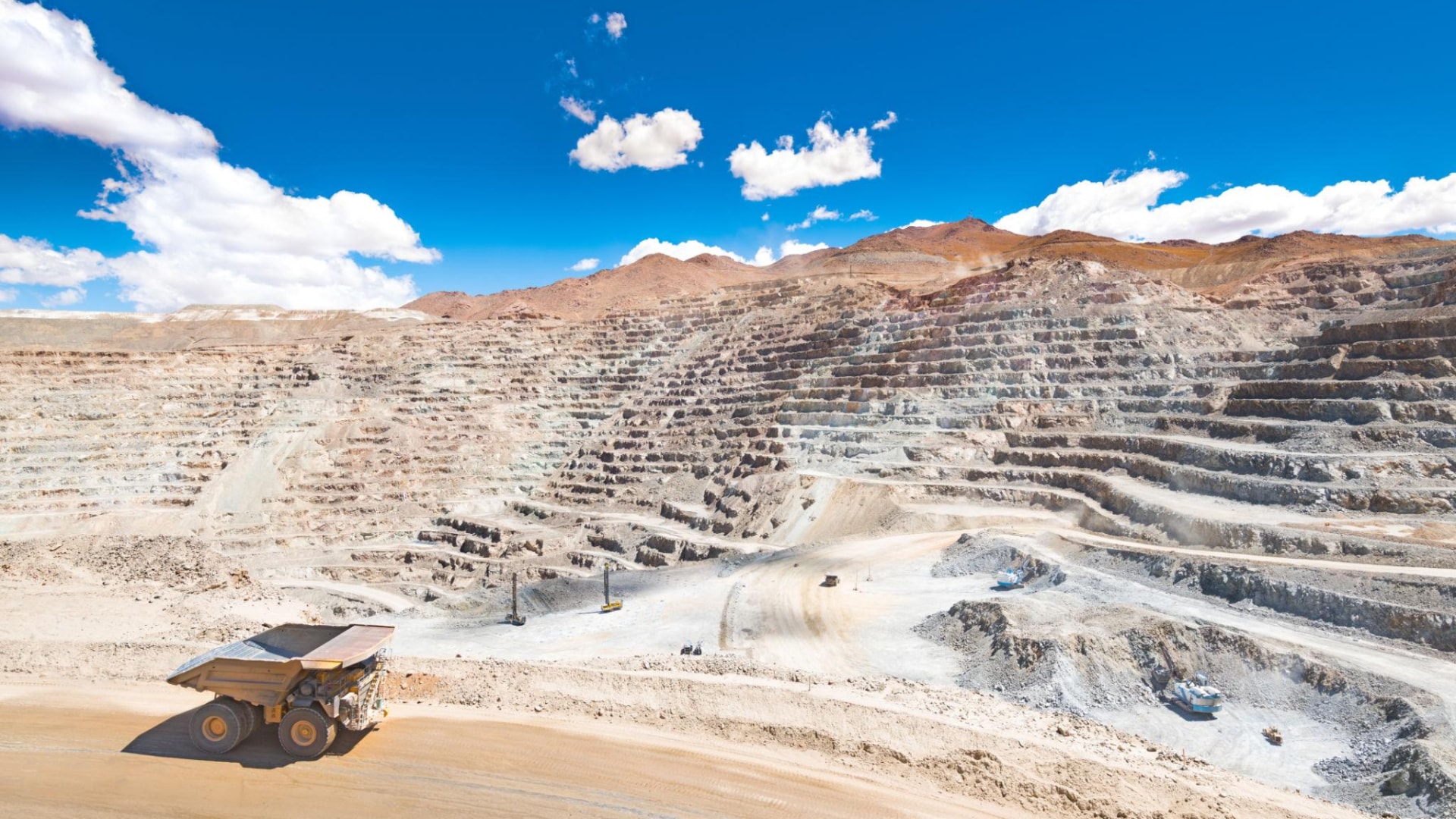 Producción chilena de cobre cae 8% a abril y enciende alerta por menor desempeño de Escondida, Los Pelambres y El Teniente
