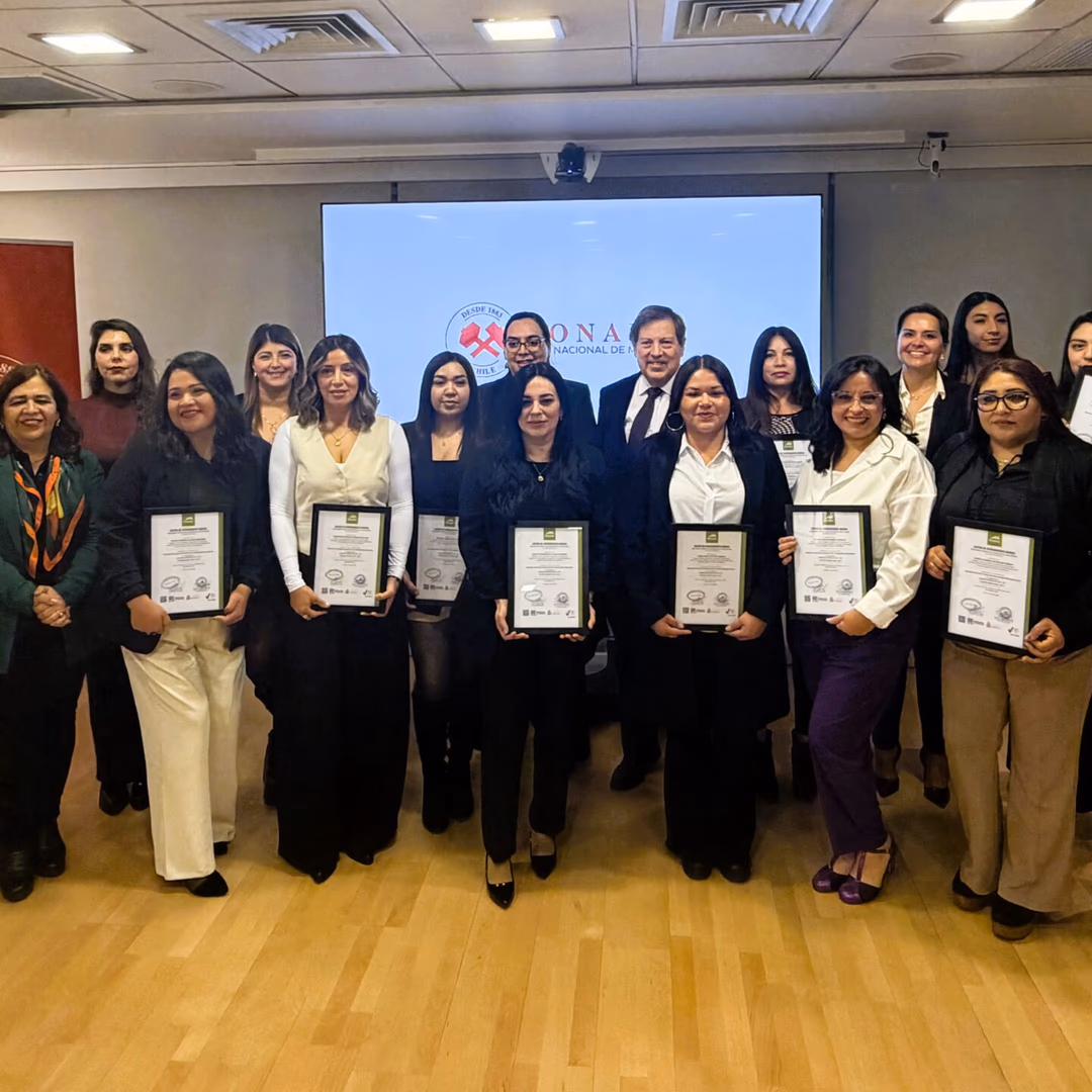 Fundación Tecnológica de SONAMI permitió certificar a 18 mujeres como operadoras CAEX
