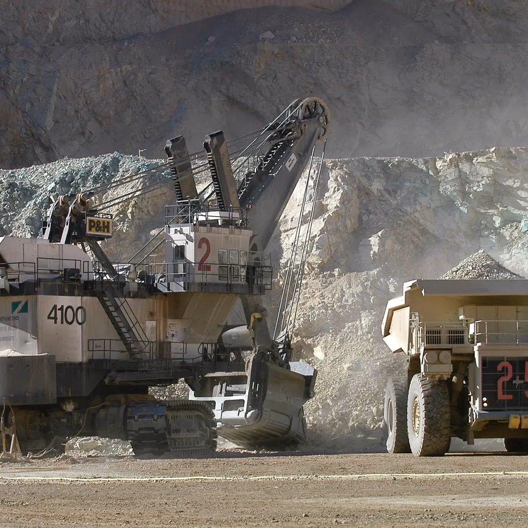 Antofagasta Minerals abre 43 vacantes 4×3 y 7×7 con opción híbrida: revisa los perfiles y postula en línea
