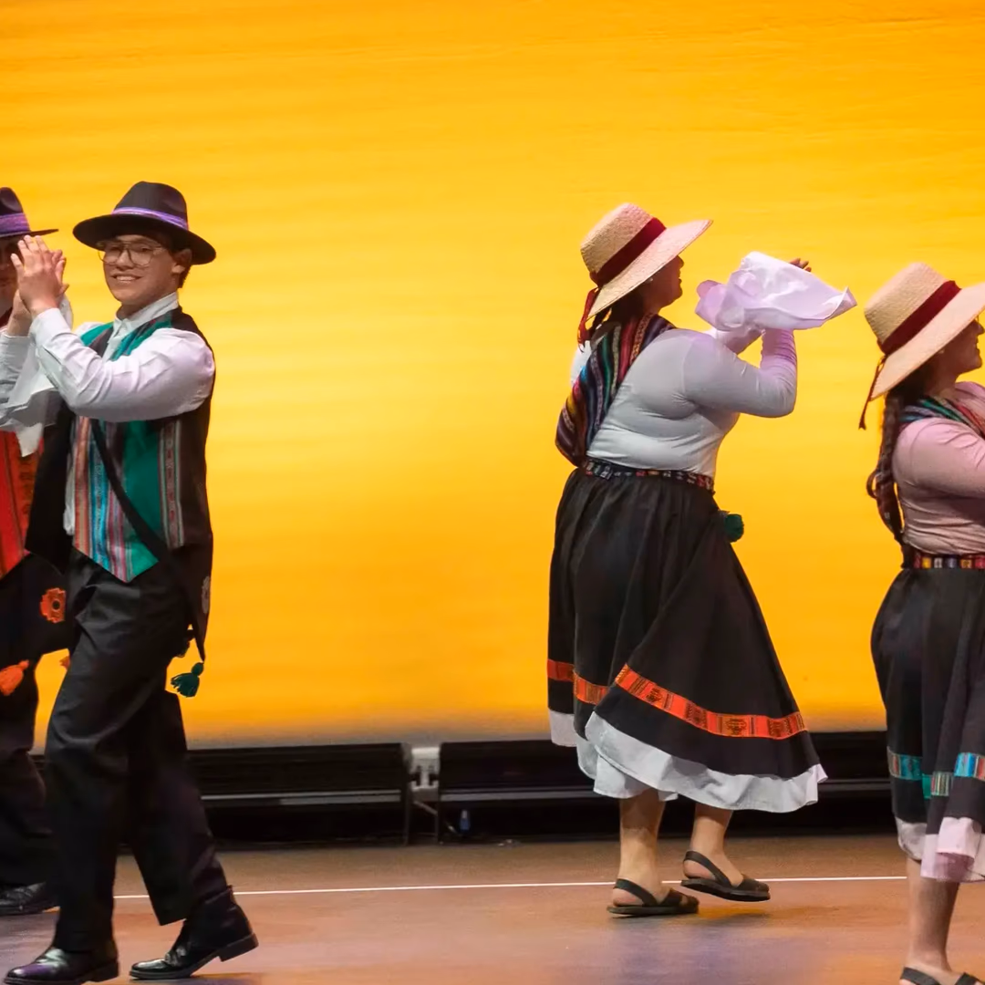 Conjunto folclórico “Flor en la Arena” del Liceo de Pica representó a Tarapacá en encuentro escolar de danza nacional