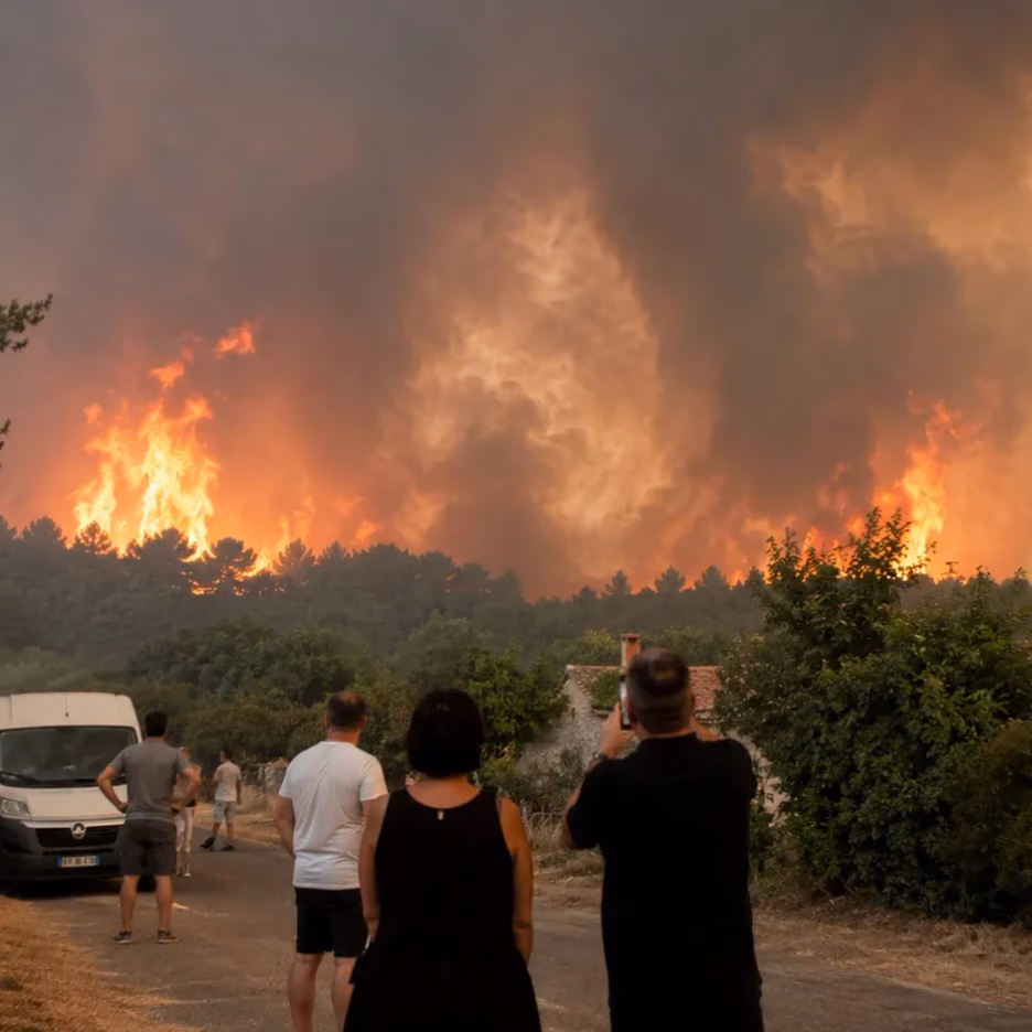 Incendios en Francia y España: más de 300.000 evacuados y un fuego que avanza hacia Burdeos