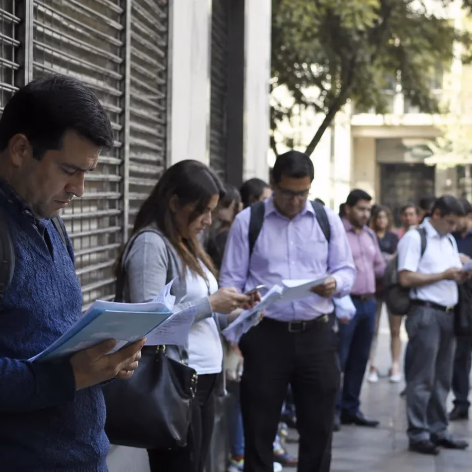 Desempleo llega a 9,4% en Chile y empleo formal completa cuatro meses de retroceso