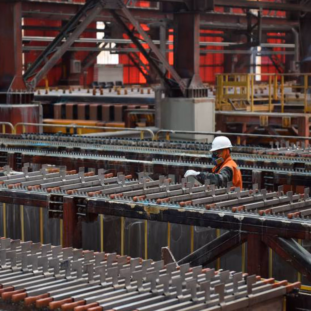 Primas del cobre en China tocan récord por escasez de existencias y problema de IVA