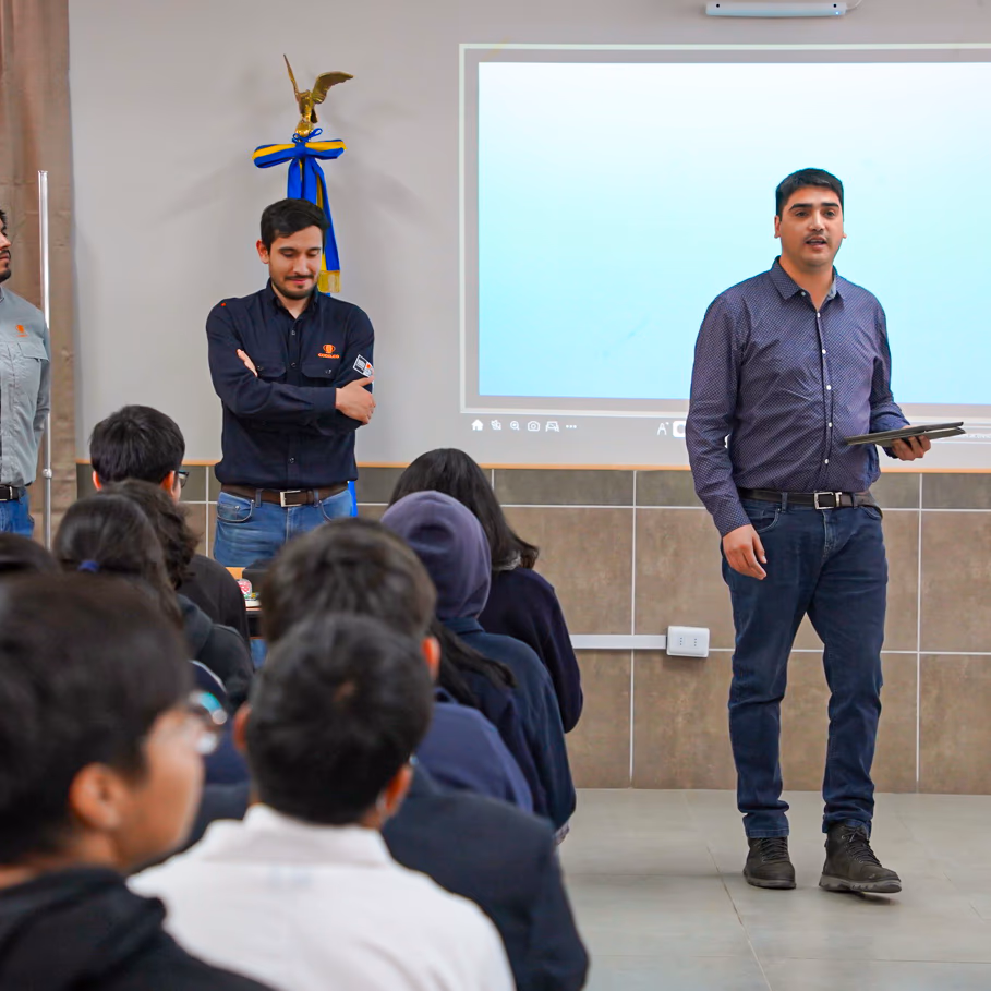 Profesionales de Chuquicamata Subterránea inspiran a estudiantes del Colegio Don Bosco de Calama