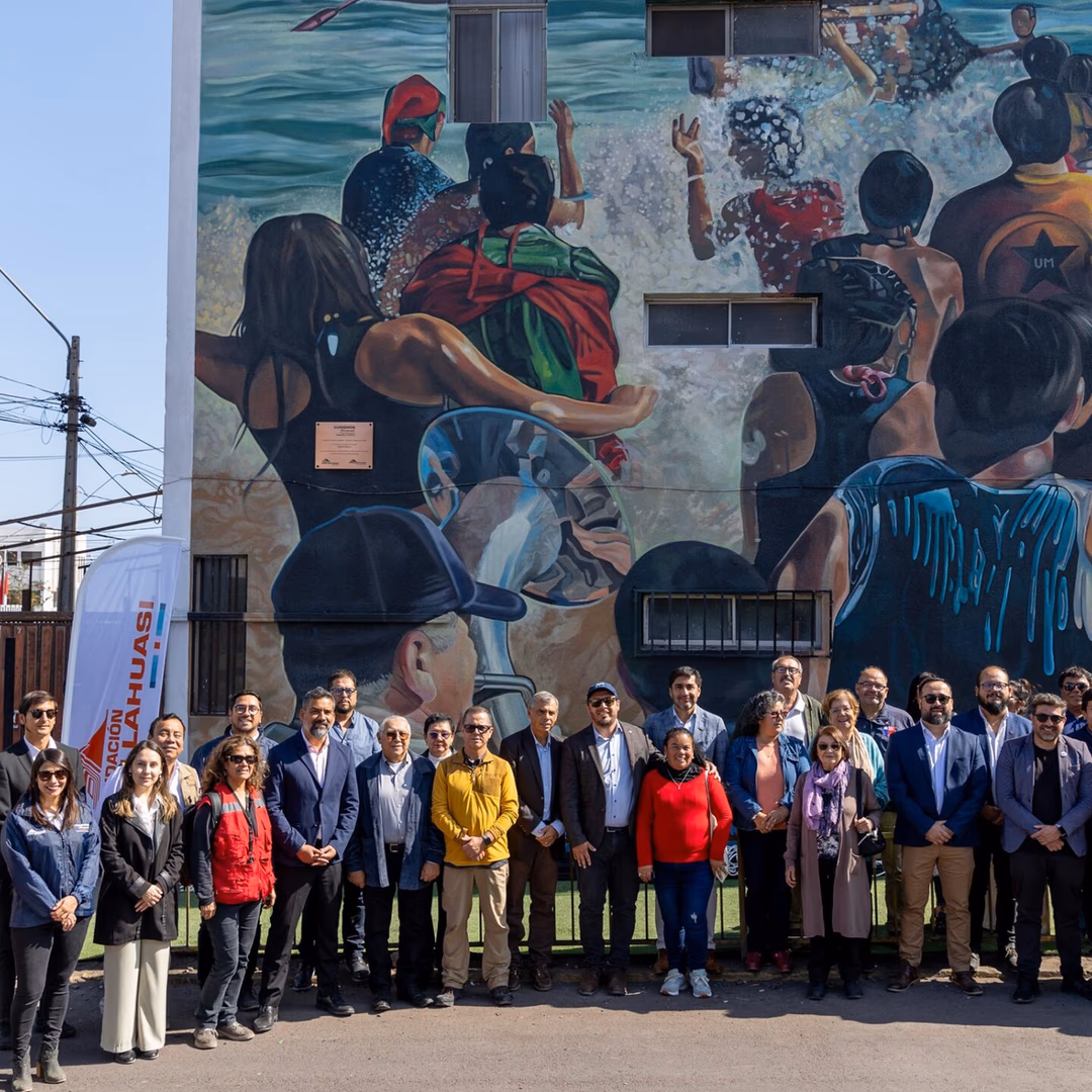 Programa “Cuidemos Tarapacá” de Collahuasi entrega obras de renovación de 19 edificios y murales a vecinos de Barrio El Morro