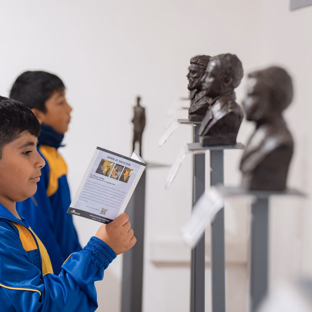 Sala de Arte Casa Collahuasi recibe casi 8 mil visitantes con exposición “Grandes Personajes de Nuestra Historia Naval”