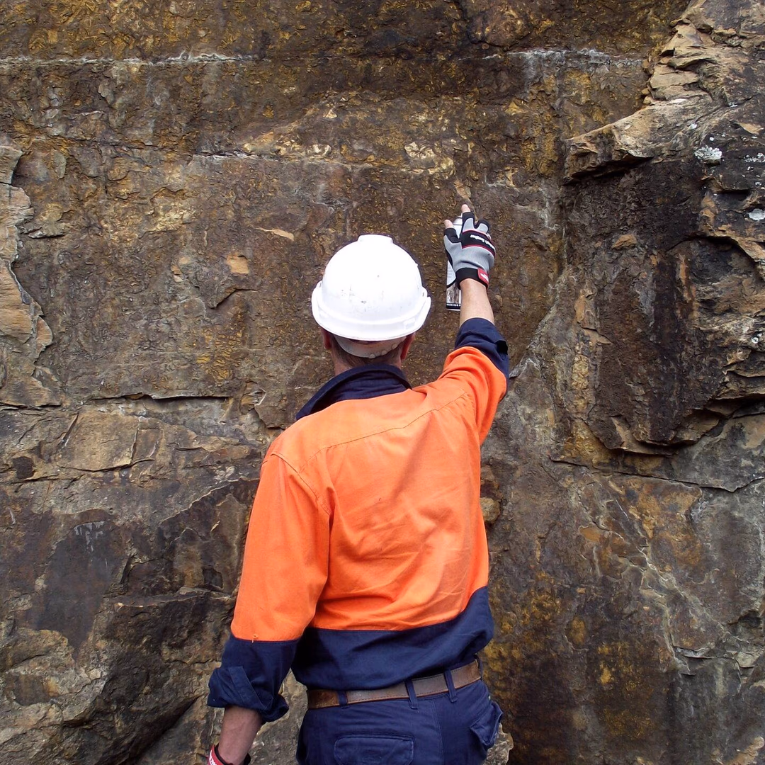 Sitios de Minería en Chile: Cubetas y Brochas de Marcado