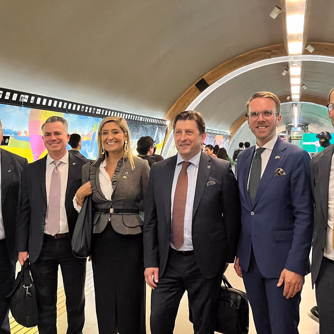 Volvo Chile celebra la innovación sueca en el Metro de Santiago con la reinauguración del Túnel Vía Suecia