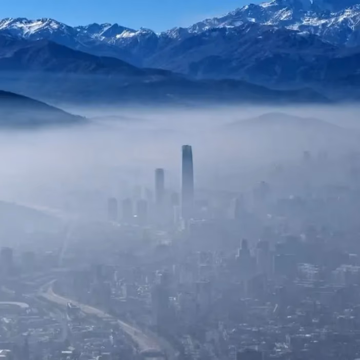 Extienden alerta ambiental en Santiago para este lunes: revisa la restricción vehicular y medidas vigentes