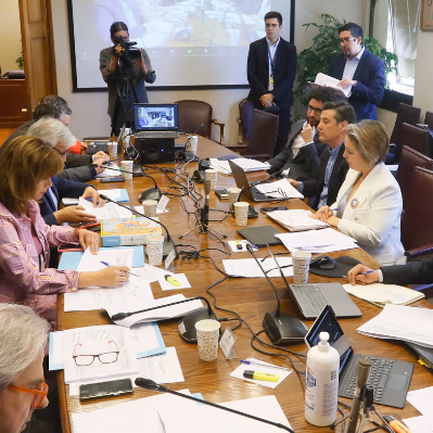 «40 horas»: Comisión de Trabajo del Senado aprueba parte del paquete de medidas enfocadas en pymes