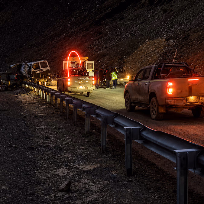 Camión con carga de Gold Fields cae 90 metros en Diego de Almagro y deja cuatro vigilantes graves