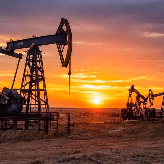 Petróleo cae casi 5% y vuelve bajo los US$100 ante posible reapertura del diálogo entre Estados Unidos e Irán
