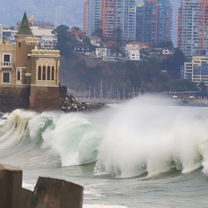 Armada emite aviso de mal tiempo entre Algarrobo y Constitución: prevén ráfagas de hasta 40 nudos y olas de cuatro metros
