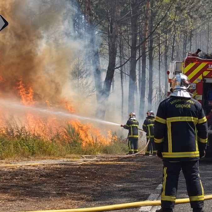 Incendio forestal en Francia amenaza Burdeos, pero se descarta evacuación