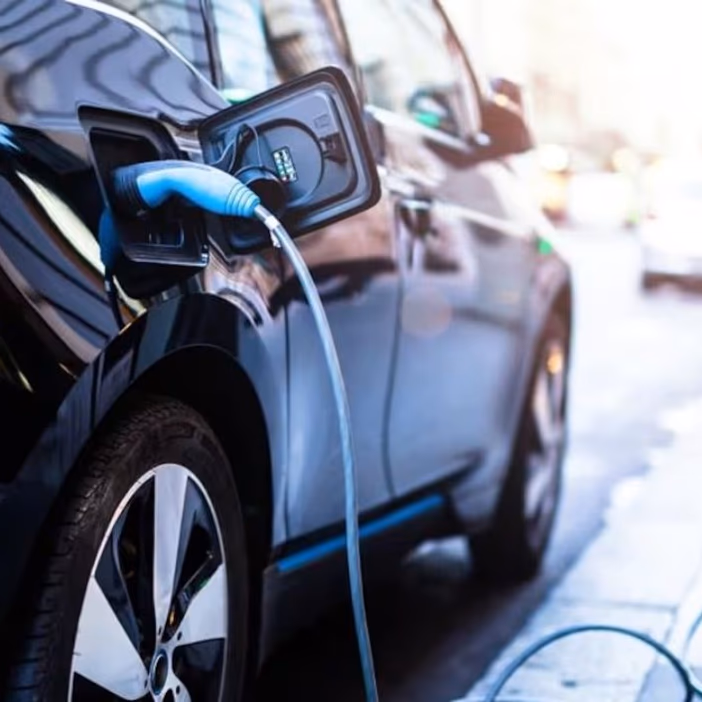 Autos de bajas emisiones rozan el 20% del mercado tras salto de 143% en ventas durante abril