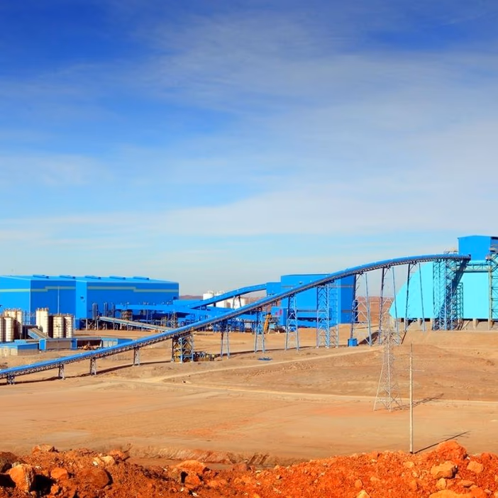 Mineras de litio en Zimbabue piden extender plazo para plantas locales antes del veto a concentrados en 2027