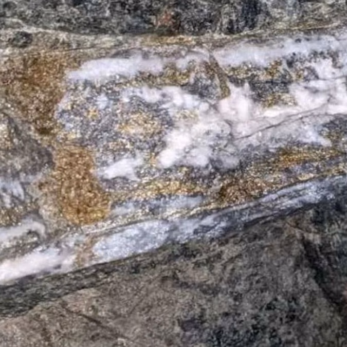 Jaguar Uranium completa 200 muestras en Huemul y apunta a nuevo potencial de uranio, cobre y vanadio en Mendoza