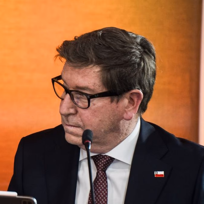 Imacec cae 1,2%: Ministro Mas abre ajuste al crédito tributario al empleo y apunta a Codelco