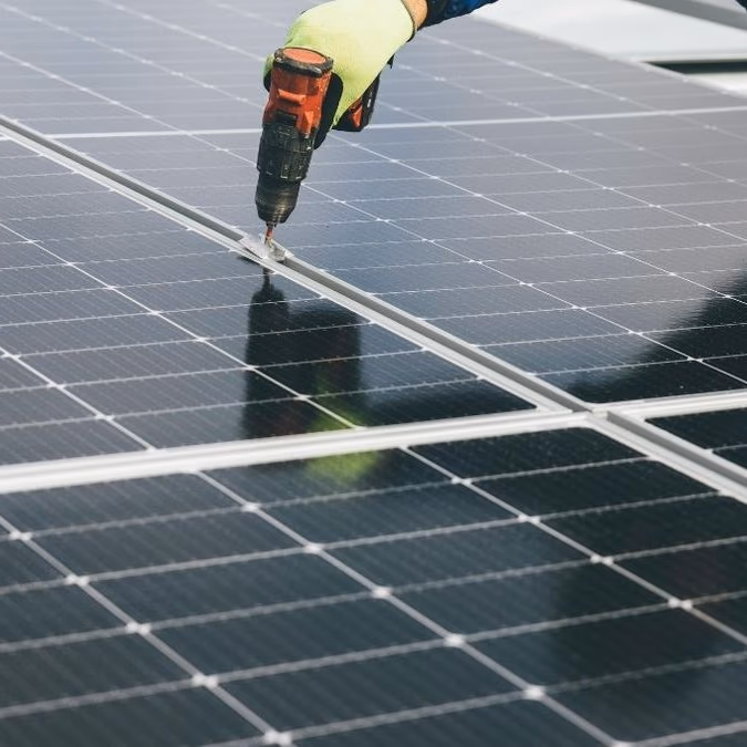 Paneles solares flotantes en el mar producen 12% más energía que los terrestres, según estudio de Taiwán