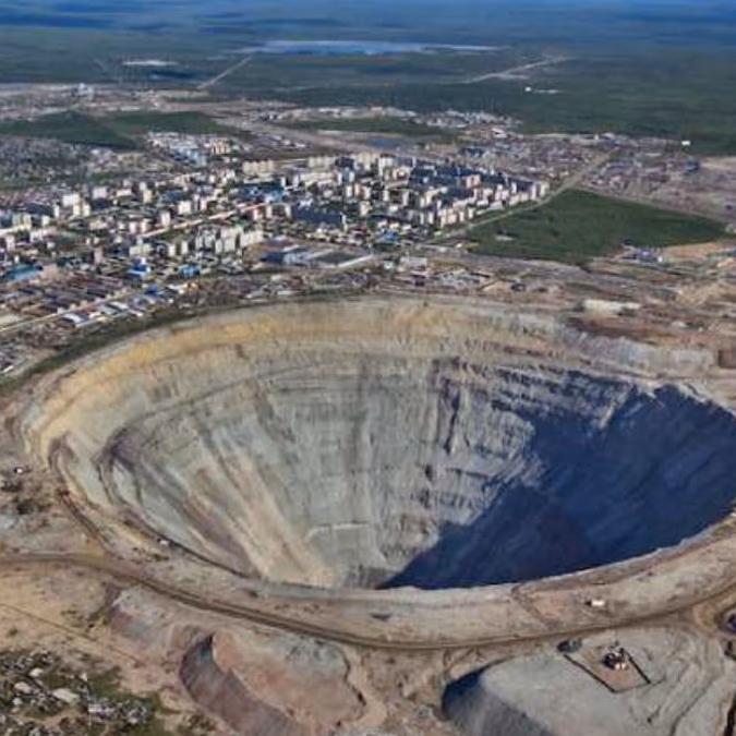 Alrosa inicia la construcción de una nueva gran mina de diamantes