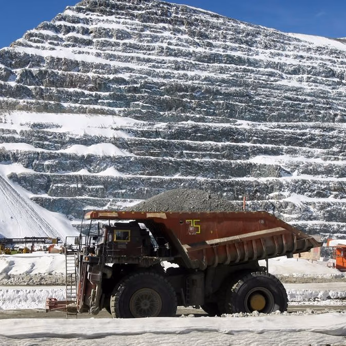 Anglo American reporta caída en producción de Los Bronces de casi 20% por menor disponibilidad de agua