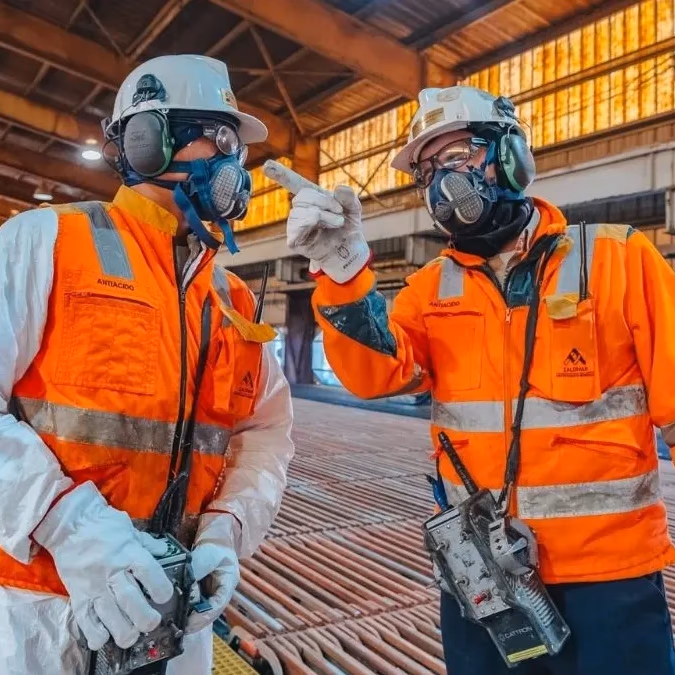 Antofagasta Minerals abre vacantes para perfiles mineros en Zaldivar, Centinela y Antucoya