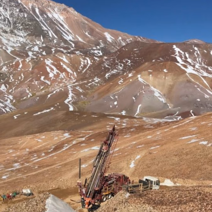 ATEX Resources intercepta 104 metros de 1,06% CuEq dentro de 568 metros de 0,86% CuEq, extendiendo la tendencia del pórfido de alta ley en Valeriano