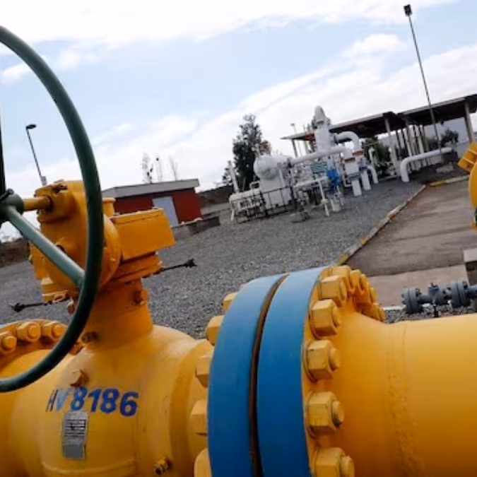Avanzan negociaciones para aumentar el envío de gas y petróleo a Chile desde Vaca Muerta en Argentina