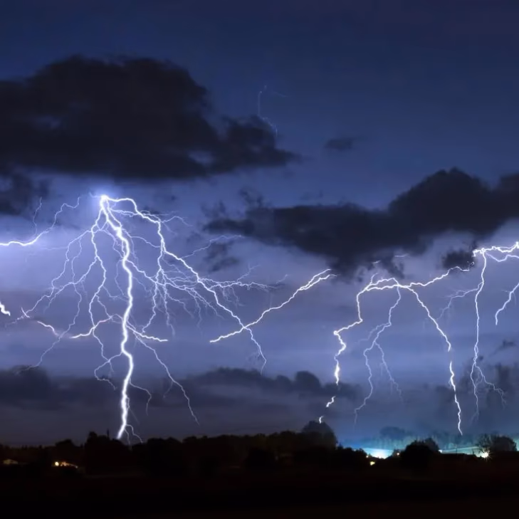Aviso por tormentas eléctricas: qué regiones de Chile tendrán truenos y relámpagos desde hoy, según el tiempo