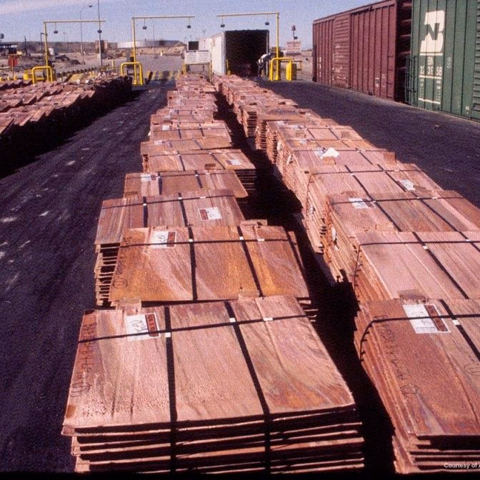 Bolsa de Metales de Londres discute junto a gobiernos el bloqueo del metal ruso y su impacto en otros commodities