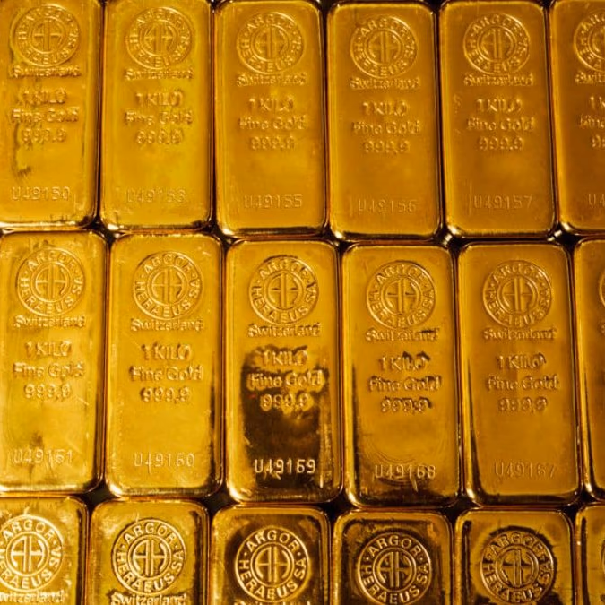 Caen las inversiones en el mercado de oro de China por salida de fondos de ETFs