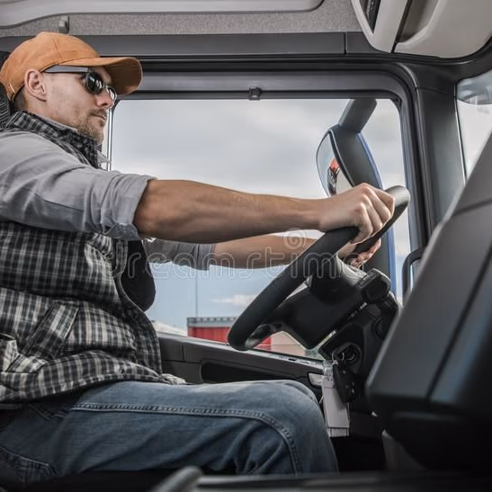 Camioneros ganan más de $900 mil: Conoce los cursos disponibles para sacar la licencia A5
