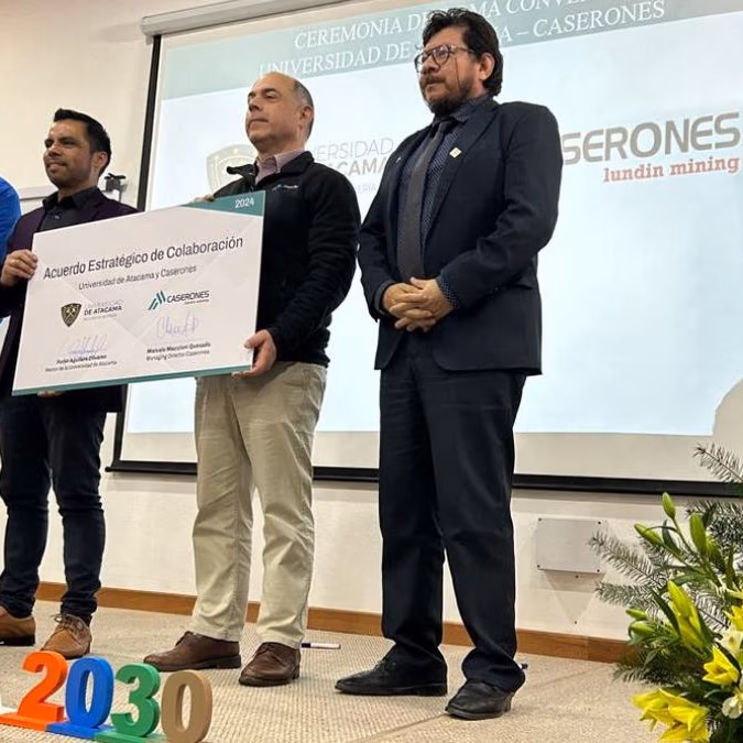 Caserones y la Universidad de Atacama concretan alianza para fortalecer a la Facultad de Ingeniería